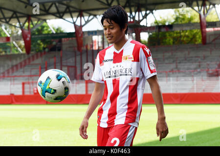 Japanischer Fußballspieler Atsuto Uchida wird als neuer Spieler der 1. FC Union Berlin Club in Berlin, Deutschland, 23. August 2017. Der japanische Spieler von Schalke 04 an die Berliner Club. Foto: Maurizio Gambarini/dpa Stockfoto