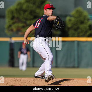 22.08.2017, Jacksonville, FL, USA: Jacksonville Jumbo Shrimps Krug mattes Tomshaw (18) im ersten Spiel eines MiLB baseball Doppelspiel gegen die Birmingham Barons in Jacksonville, FL. Jacksonville besiegt Birmingham 4 zu 3. Gary McCullough/CSM Stockfoto