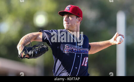 22.08.2017, Jacksonville, FL, USA: Jacksonville Jumbo Shrimps Krug mattes Tomshaw (18) im ersten Spiel eines MiLB baseball Doppelspiel gegen die Birmingham Barons in Jacksonville, FL. Jacksonville besiegt Birmingham 4 zu 3. Gary McCullough/CSM Stockfoto