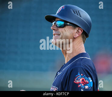 22.08.2017, Jacksonville, FL, USA: Jacksonville Jumbo Shrimps manager Randy bereit (5) im ersten Spiel eines MiLB baseball Doppelspiel gegen die Birmingham Barons in Jacksonville, FL. Jacksonville besiegt Birmingham 4 zu 3. Gary McCullough/CSM Stockfoto