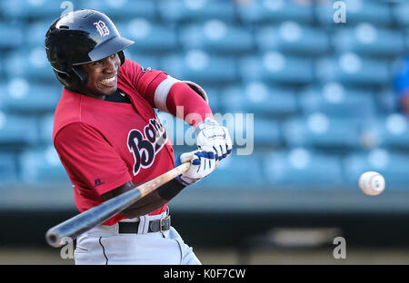 22.08.2017, Jacksonville, FL, USA: Birmingham Barons shortstop Jose Vinicio (2) Trifft ein Opfer RBI im ersten Spiel eines MiLB baseball Doppelspiel gegen die Jacksonville Jumbo Shrimps in Jacksonville, FL. Jacksonville besiegt Birmingham 4 zu 3. Gary McCullough/CSM Stockfoto