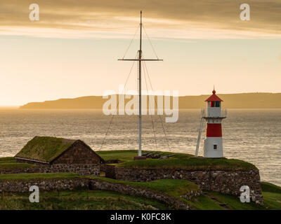 Leuchtturm Skansin bei Sonnenaufgang, historische Festung, Tórshavn, Insel Streymoy, Färöer, Dänemark Stockfoto