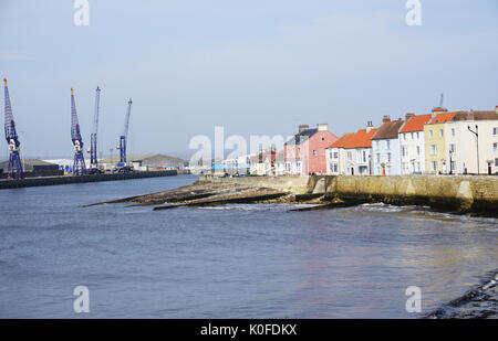 Hartlepool Landspitze Conservation Area Reihe viktorianischer große Reihenhäuser und Sea Wall England Stockfoto