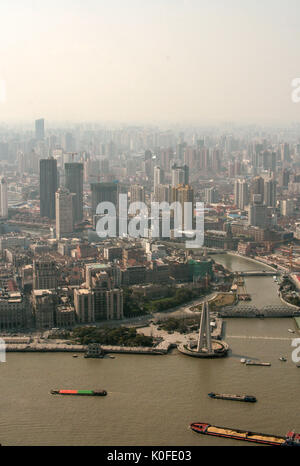 Blick auf den Fluss in Shanghai von Pearl TV Tower Stockfoto