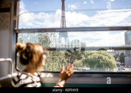 Frau in der Pariser U-Bahn Stockfoto