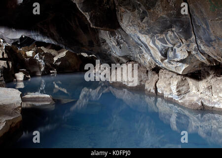 Grjotagja Höhle und Thermalquellen Stockfoto