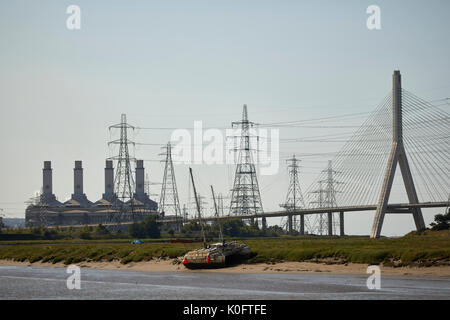 Mit Gas befeuerte Connah's Quay Power Station Flintshire in Nord Wales Südufer des River Dee von Flintshire Bridge Kabel eingerahmt waren spanning Dee E Stockfoto