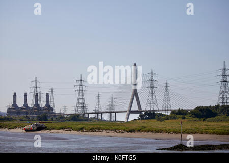 Mit Gas befeuerte Connah's Quay Power Station Flintshire in Nord Wales Südufer des River Dee von Flintshire Bridge Kabel eingerahmt waren spanning Dee E Stockfoto