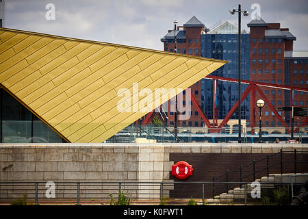 Manchester MediaCityUK bei Salford Quays, neuen Build Cocktailbar Alchemist des Bund, Dock 9. Stockfoto