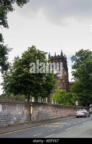 Kirche Turm von St. Peters Kirche, Woolton, Liverpool. Die Kirche ist der Ort, an dem Paul McCartney und John Lennon erstmals 1959 im Met festgestellt. Stockfoto