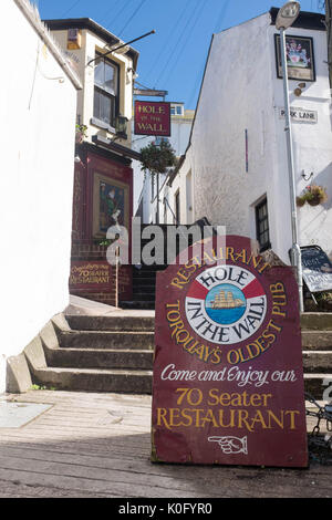 Loch in der Wand, das älteste Pub in Torquay. Stockfoto