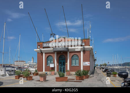 Marina San Giuseppe Gebäude, Triest, Friaul-Julisch Venetien, Italien Stockfoto