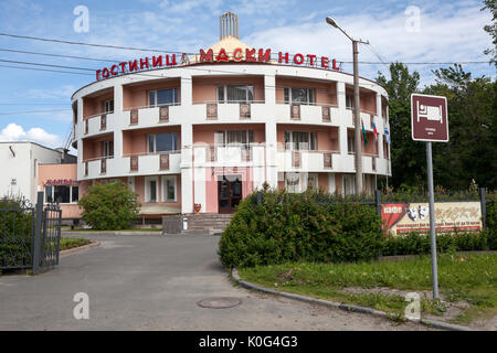 PETROZAVODSK, Karelien, Russland - CA. JUL, 2017: Die MASKI Hotel liegt im Zentrum der Stadt. Drei gespeicherten runde Form. Petrosawodsk ist die Hauptstadt ci Stockfoto