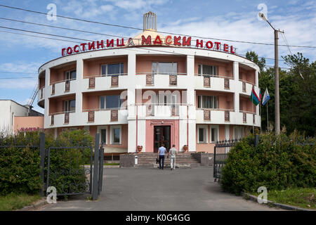 PETROZAVODSK, Karelien, Russland - CA. JUL, 2017: Der Besucher betritt das Maski Hotel. Drei gespeicherten runde Form. Petrosawodsk ist die Hauptstadt von Stockfoto