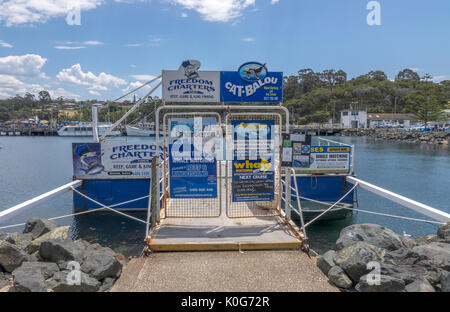 Freiheit Chartas und Cat Balou Angeln Charter und Whale Watching Private Anlegestelle Anlegestelle im Hafen von Eden New South Wales Australien Stockfoto