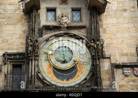 Nahaufnahme der mittelalterlichen Astronomische Uhr in Prag Stockfoto