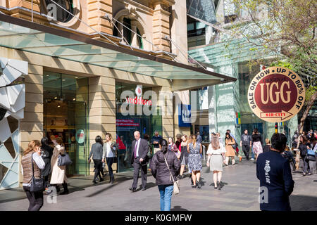 Geschäfte und Läden in der Pitt Street, der Haupteinkaufsstraße Zone im Zentrum von Sydney, New South Wales, Australien Stockfoto