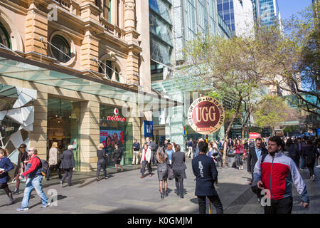 Geschäfte und Läden in der Pitt Street, der Haupteinkaufsstraße Zone im Zentrum von Sydney, New South Wales, Australien Stockfoto