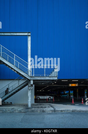 Serie von Element der Architektur Department Store und Straße, wenn der regen Sturm kommen Stockfoto