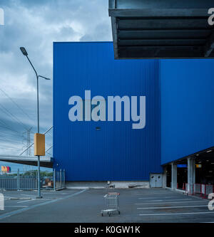 Serie von Element der Architektur Department Store und Straße, wenn der regen Sturm kommen Stockfoto