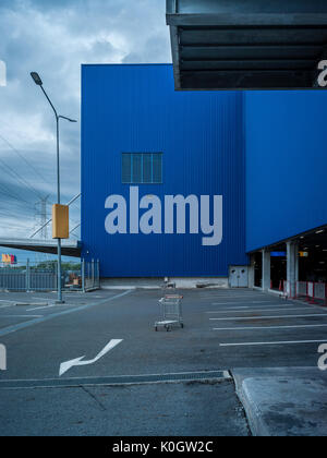 Serie von Element der Architektur Department Store und Straße, wenn der regen Sturm kommen Stockfoto