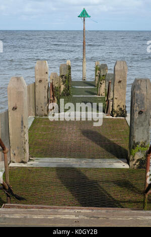 Szenen von Aberystwyth an der Westküste von Wales. Wellenbrecher Stockfoto