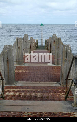 Szenen von Aberystwyth an der Westküste von Wales. Wellenbrecher Stockfoto