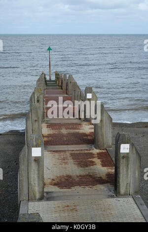 Szenen von Aberystwyth an der Westküste von Wales. Wellenbrecher Stockfoto