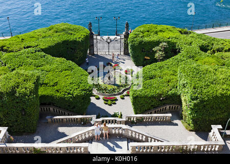 Aussicht von der Villa Carlotta von formalen Gärten und dem Comer See, Lombardei, Italien. Stockfoto