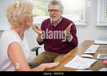 Kleine Argument über die geschäftlichen Probleme Stockfoto