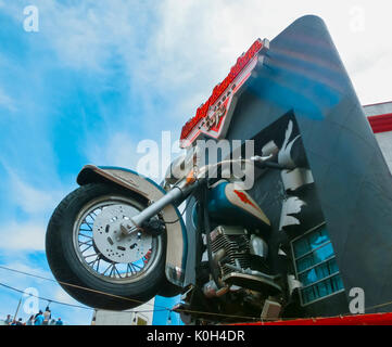 Las Vegas, Vereinigte Staaten von Amerika - Mai 05, 2016: Harley Davidson Cafe am 8. Juli 2013 in Las Vegas. Über 15 custom motorräder sind auf dem Display durch Stockfoto