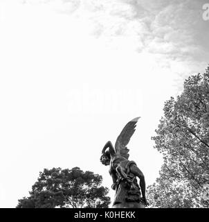 Estatua del Angel caído en Los Jardines del Buen Retiro. Madrid Hauptstadt. España Stockfoto