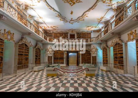 Das Kloster Neustift, Südtirol, Italien. Die Bibliothek im Kloster Das Kloster Neustift. Die Bibliothek hat die kleinste Manuskript der Welt. Stockfoto