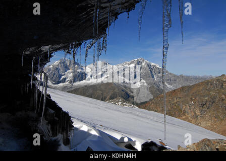 Sulden am Ortler/Sulden, Ortler, Südtirol, Italien. Die Gipfel Gran Zebru/Koenigsspitze, Zebru und Ortler/Ortler. Stockfoto