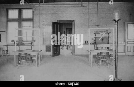 Foto von innen von Lab über Hörsaal im alten Gebäude für Physics Laboratory, 1890. Stockfoto