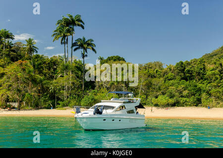 Motorboote in Ilha Grande, Angra dos Reis Stockfoto