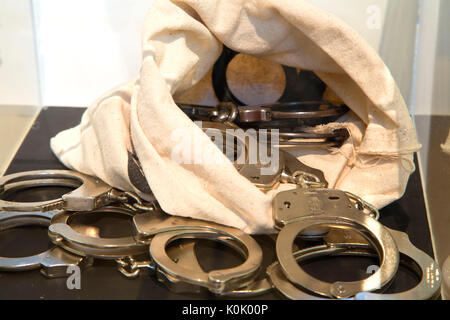 Handschellen, die Oregon State Hospital Museum der psychischen Gesundheit, Salem, Oregon Stockfoto