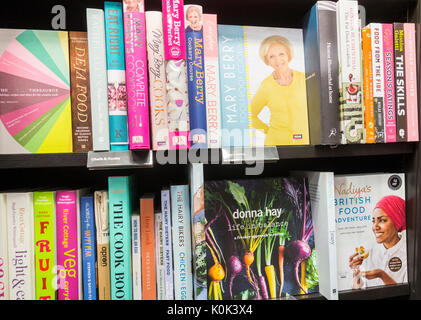 Kochbücher in Waterstones Buch Shop. Großbritannien Stockfoto