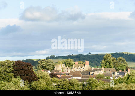 Verlassene Burg und Häuser im Heu auf Wye, einer kleinen Stadt an der Grenze zwischen England und Wales. Stockfoto