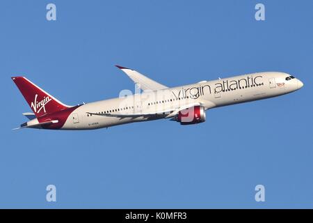 BOEING 787-9 DREAMLINER von VIRGIN ATLANTIC FÄHRT HEATHROW Stockfoto