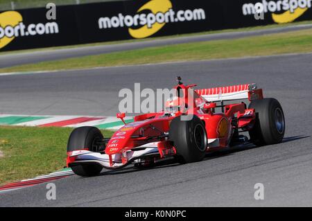 MUGELLO, IT, November 2015, Unbekannt laufen mit modernen Ferrari in Mugello während Finali Mondiali Ferrari 2015 in Mugello, Italien Stockfoto