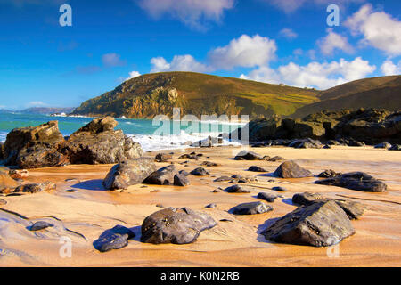 Ein Blick auf Portheras Bucht an der Nordküste von Cornwall, Großbritannien Stockfoto