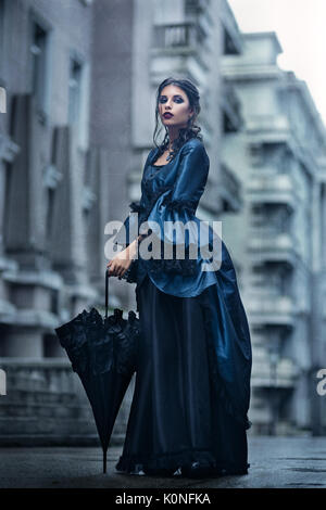 Viktorianische Dame in Blau Stockfoto