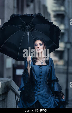 Viktorianische Dame in Blau Stockfoto