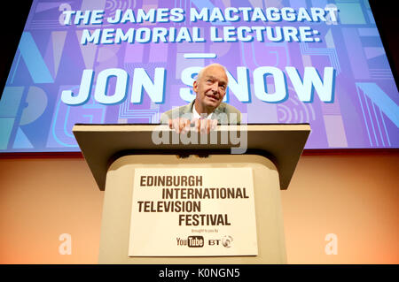 Kanal 4 Nachrichten Anker Jon Snow bei einem Durchlauf vor der Erstellung der 2017 James MacTaggart Memorial Lecture am Abend, während des Edinburgh International Television Festival im Edinburgh International Conference Centre. Stockfoto