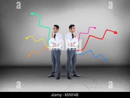 Digital composite von bunten Pfeile in verschiedene Richtungen mit Unternehmer suchen in entgegengesetzte Richtungen Stockfoto