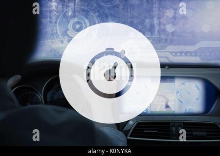 Digital composite von Wecker gegen die Person im Auto Stockfoto