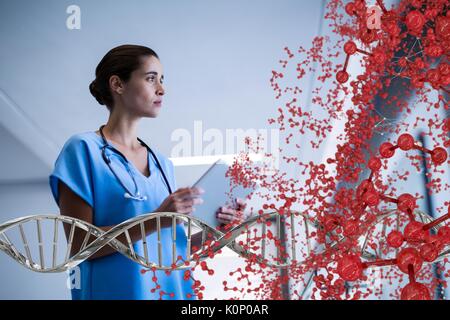 Digital composite Verunsicherter Arzt Frau sitzt mit 3D-DNA-Strang und Zellen Stockfoto