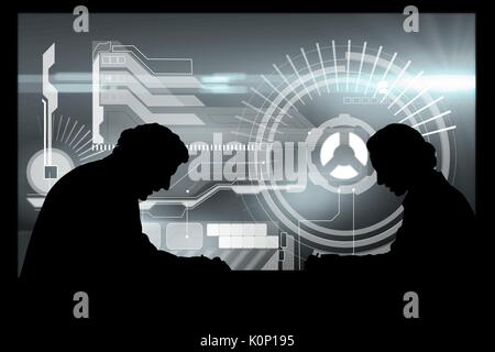 Digital composite der Geschäftsleute bei einem Treffen Silhouetten gegen Business Schnittstelle Stockfoto