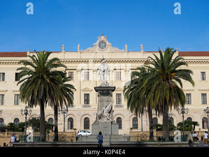 Palazzo della Provincia und Denkmal Vittorio Emanuele II an der Piazza Italia, Sassari, Sardinien, Italien Stockfoto